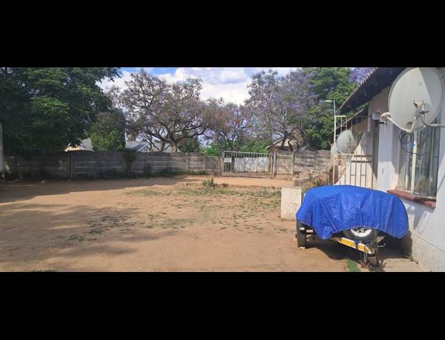 6 BEDROOM HOUSE FOR SALE IN BLOUBOSRAND